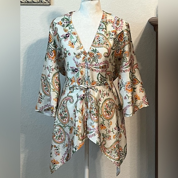 Zara Tops - Zara blouse size medium